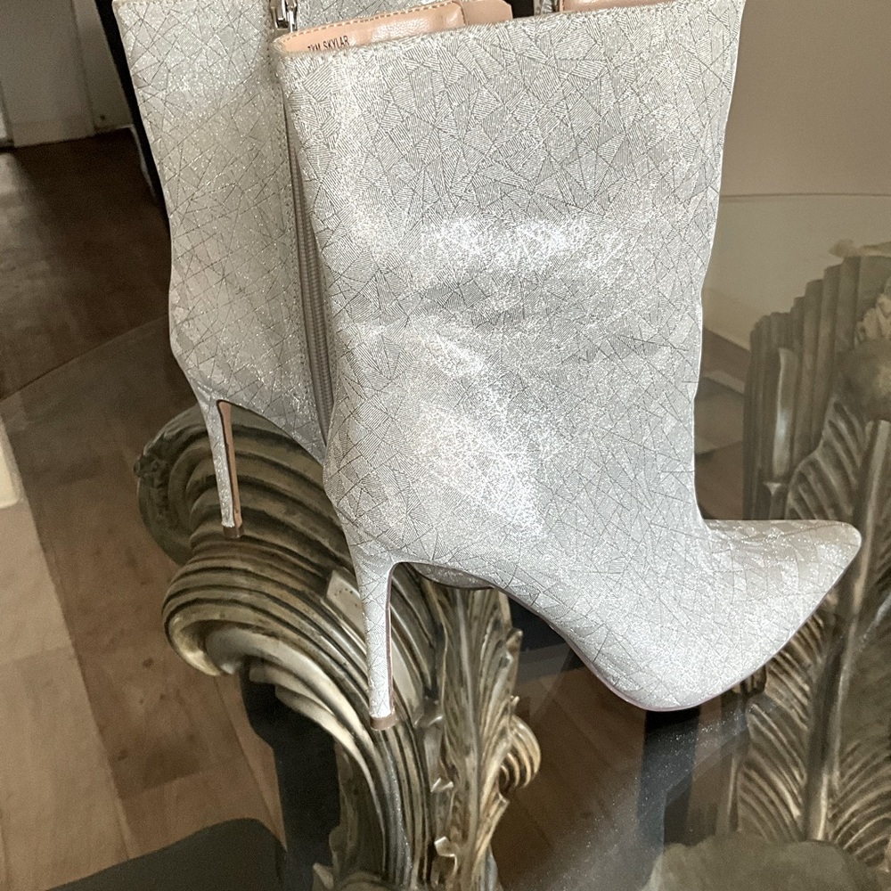 Elditas Women's Skylar Silver Metallic Sparkle Ankle Boots Sz 7.5